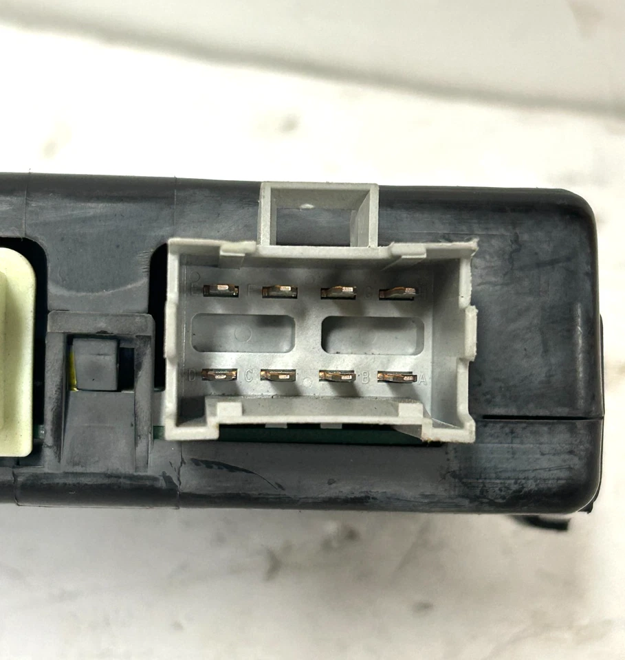 Módulo de control de carrocería Saturn L300 BCM 2000-2001 15D41520L (A45) Foto 4 de 4