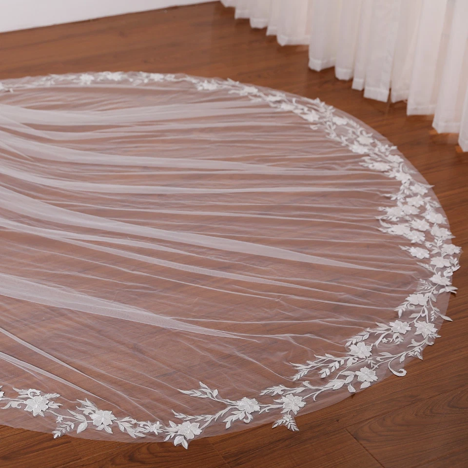 Velo de novia de tul marfil con patrón de encaje flor de melocotón Foto 4 de 4