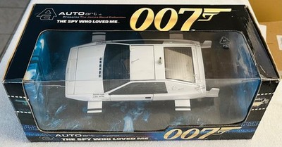 AUTOart 007 James Bond Lotus Esprit Type 79 Submarine The Spy Who