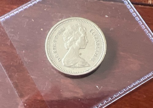 1983 Queen Elizabeth ii One Pound Coin - Read Description