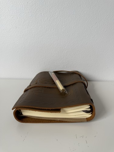 Leather Bound Journal for Men and Women, A5 Handmade Includes Pen Gift Set - Picture 3 of 10