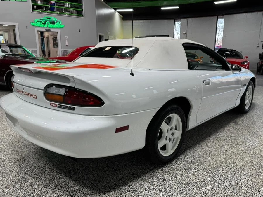 Chevrolet Camaro 1997 convertible Z28 de 2 puertas Foto 3 de 4