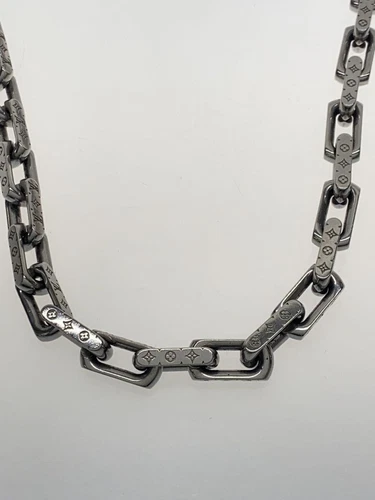 LOUIS VUITTON（LV） COLLANA LOUIS VUITTON COLLIER CATENA MONOGRAMMA ARGENTO UOMO M00307 usata
