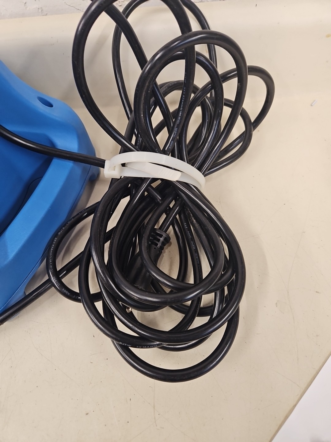 Little Giant Pool Cover Pump Automatic APCP-1700. Untested. 