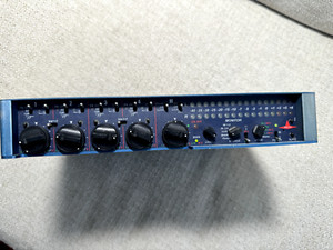 AETA Audio MIX 2000   4 channel analog battery powered audio mixer