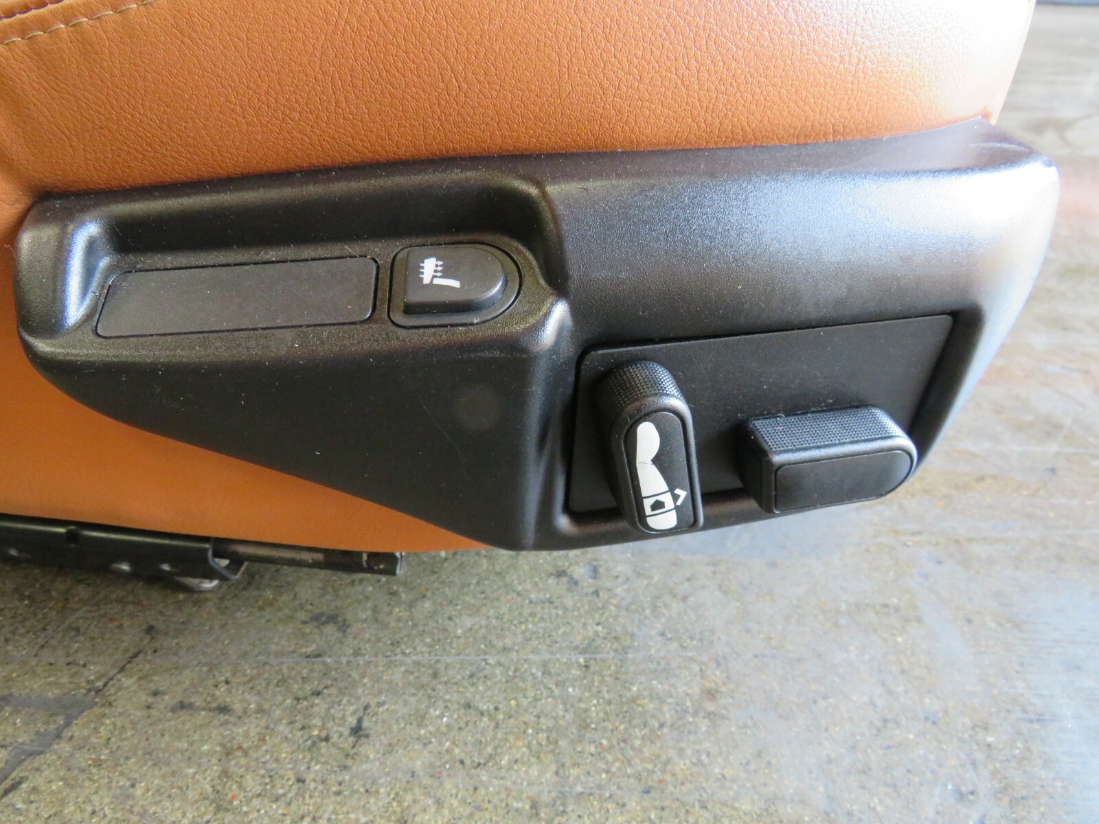 Maserati M128, RH, Right, Front Seat, Cuoio, Used