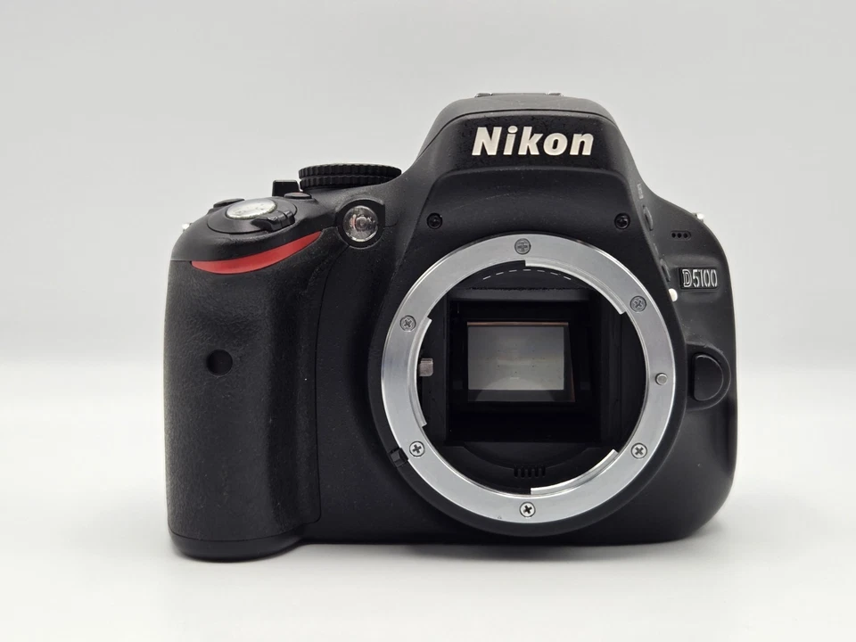 [MINT / 2k shots] Nikon D5100 Digital SLR Camera + 18-55mm Lens Kit From Japan - Image 4 of 4