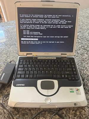 Compaq Evo N115 Vintage Laptop  AS-IS STUCK ON BOOT SCREEN