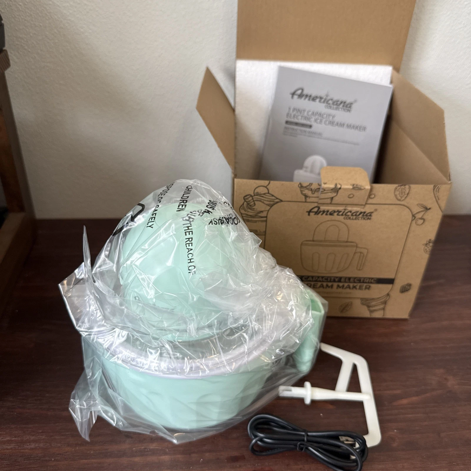 NEW Americana by Elite Gourmet One Pint Electric Ice Cream Maker, Mint Green