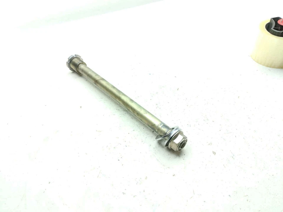 13 pernos de pivote de brazo oscilante trasero Yamaha YZF R1 Foto 3 de 4