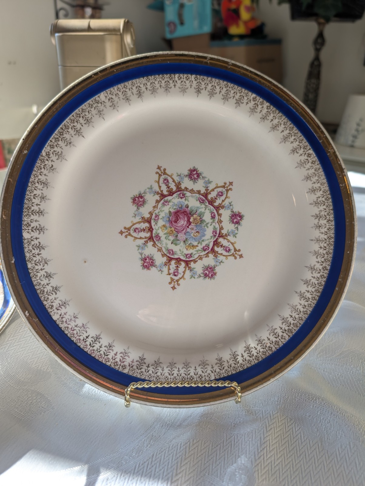 Homer Laughlin Floral Design Eggshell Nautilus w 22K gold trim Dinner Plates