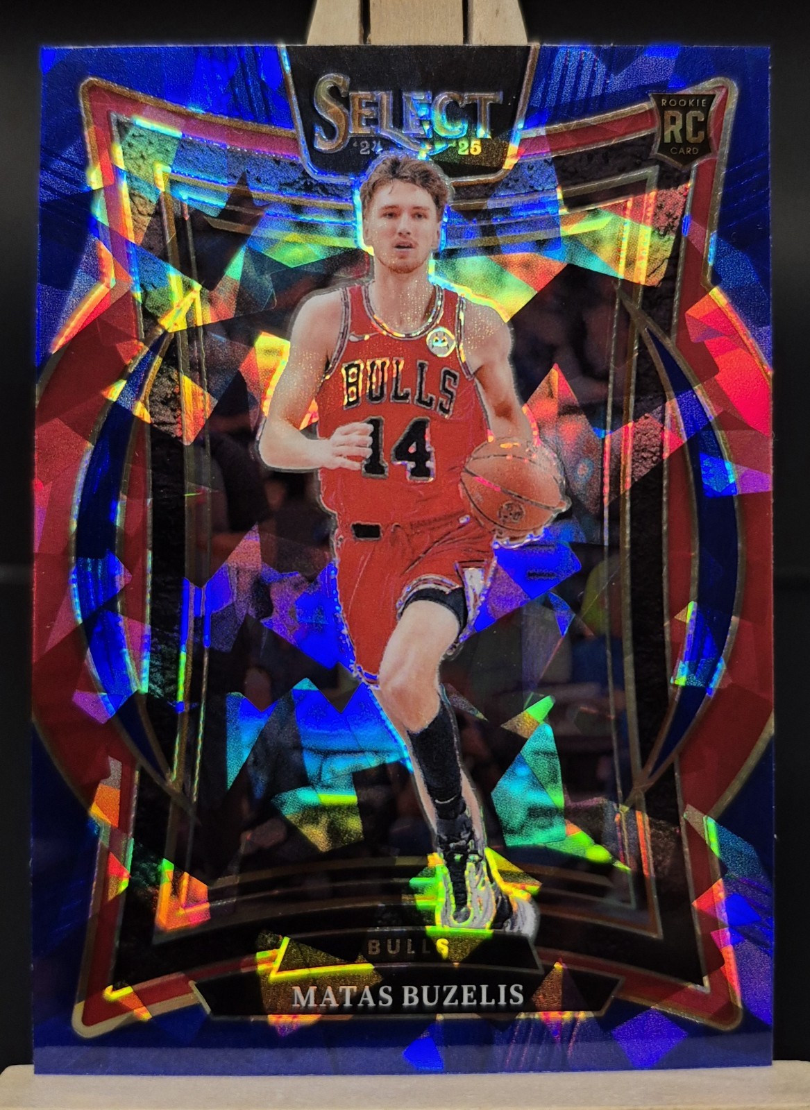 Matas Buzelis Rookie 2024-25 Panini Select Blue Cracked Ice Prizm #70 Bulls