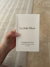 LA JOLIE MUSE Amélie Pomegranate & Pine Scen...