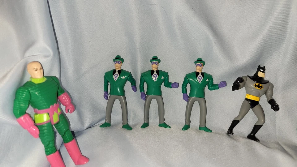 Lote Antigo de 11 Brinquedos DC Comics McDonald's Batman Robin Pinguim Coringa Flecha Verde - Imagem 4 de 4