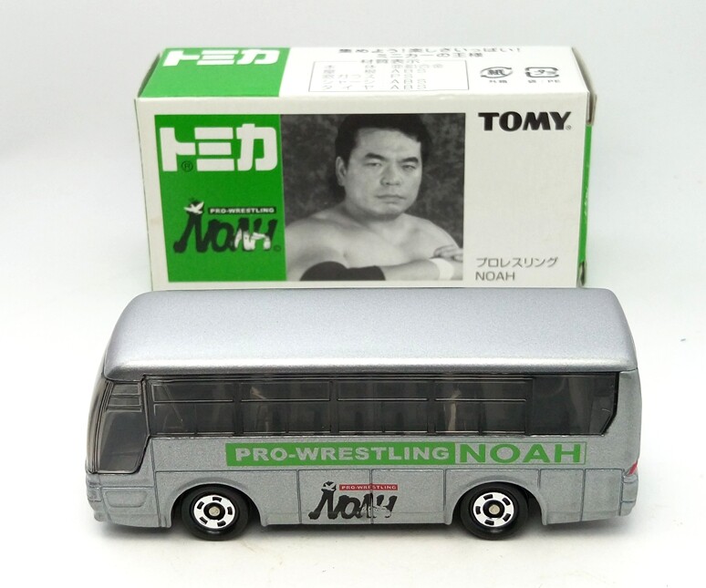 TOMICA NOAH Pro-Wrestling MITSUBISHI FUSO AERO QUEEN BUS 1/156