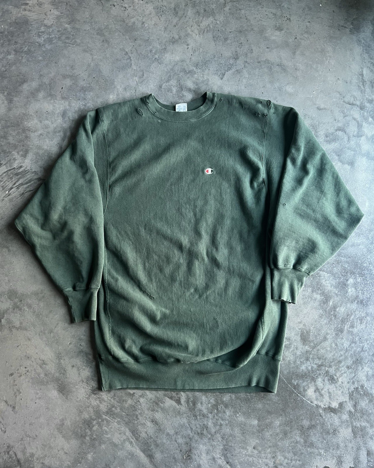Vintage 90’s Faded and Distressed Champion Reverse Weave sweatshirt XXXL 🇺🇸