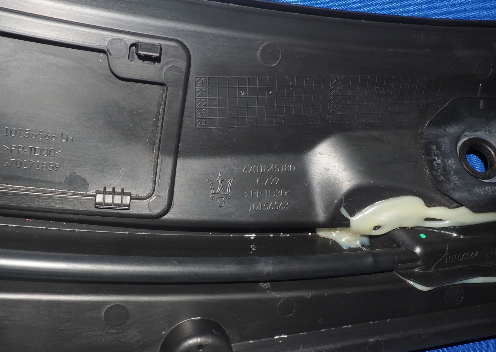2022-2026 Maserati MC20 MCPura Windshield Cowl Trim Cover Plate OEM 1500 Miles!