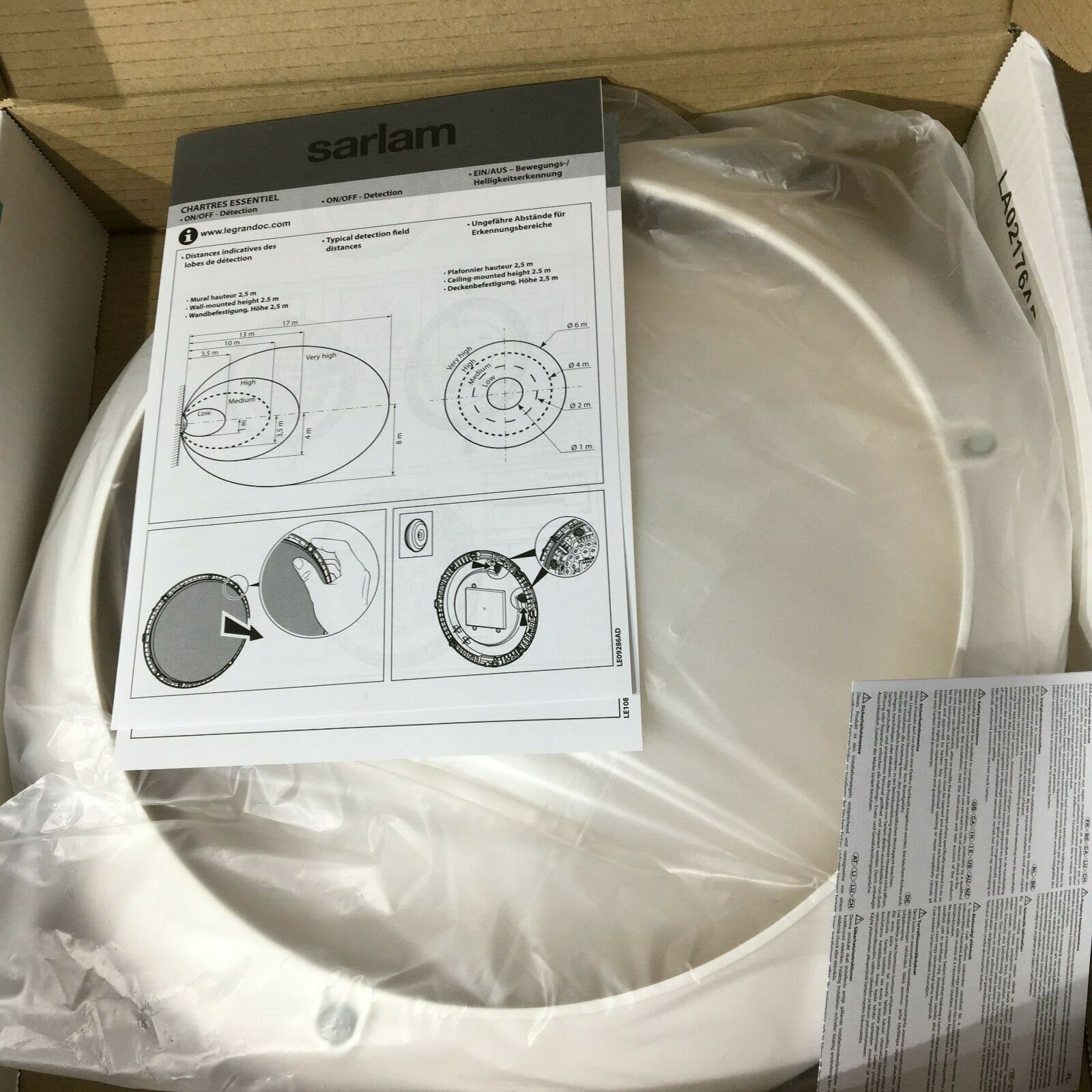 Hublot LED 10W Legrand Sarlam SL532143 avec détecteur HF lumière blanche 4000K