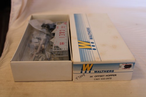 Walthers escala HO, tolva de desplazamiento de 36', línea C&EI Chicago, gris, #97304 - 932-2972 | Zustand: New