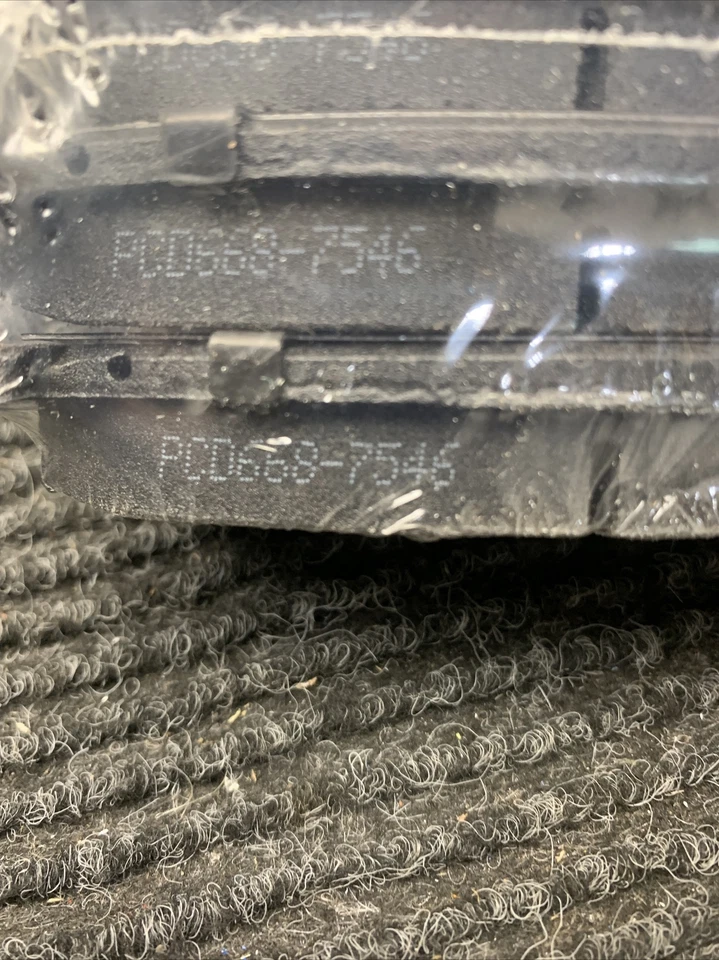 Juego de pastillas de freno de disco delanteras Pronto PCD668 para vehículos enumerados en la tabla a continuación Foto 3 de 4