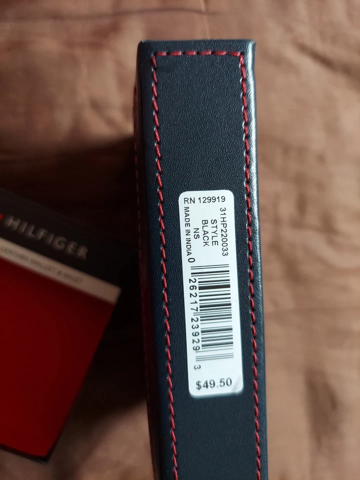 Новый с Ярлыками Tommy Hilfiger мужской кожаный бумажник RFID Рекомендуемая розничная цена производителя $49.50 - Изображение 4 из 4