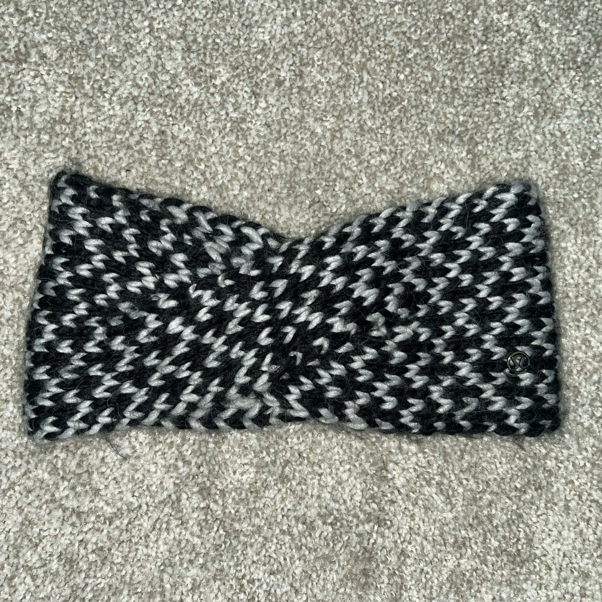 Pre-owned Unisex? Lululemon THICK stretch headband in heather gray‎ - OS! Lululemon athletica Metal Vent Tech Seamless Wide Headband  main image 4