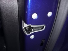 Porte arrière et accessoires Infiniti Q30