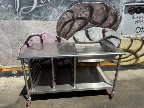 Glazing table with shelving panaderia restaurant donuts bakery pastries