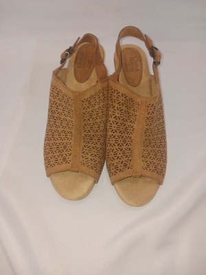 Croft & Barrow Ortholite Blythe Tan Women 9  Peep Toe Sandal New In Box -E-