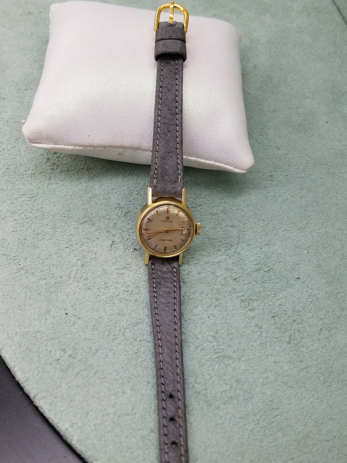 AUTHENTIC Omega LADYMATIC SOLID 18K WRISTWATCH RA… - image 7