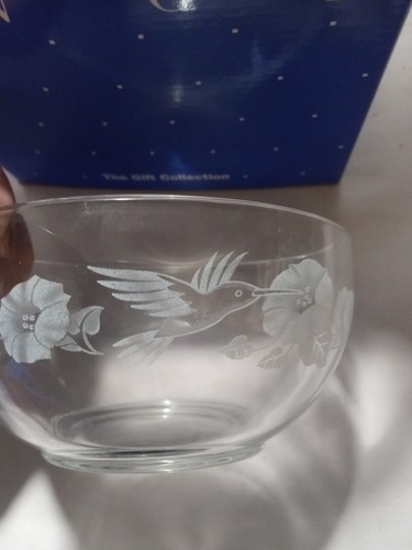 Avon Hummingbird Crystal Dessert Bowls Set of Two - Picture 3 of 3