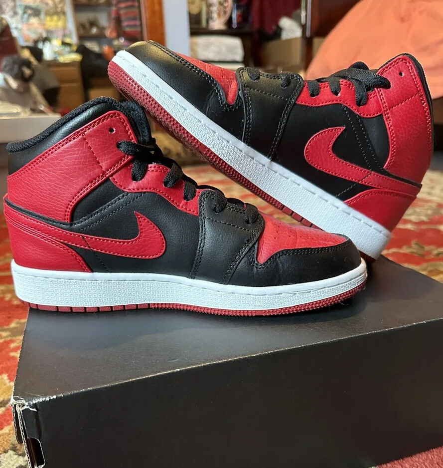 jordan 1 mid banned womens