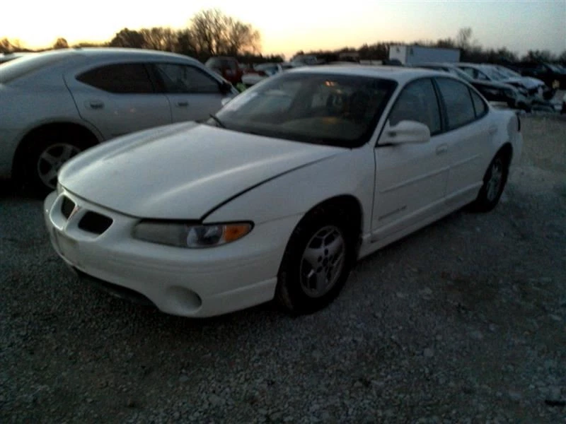 1997-2003 Pontiac Grand Prix driver grade esquerda embutida no para-choque - Imagem 4 de 4