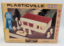 GAS STATION with box 2807 PLASTICVILLE U.S.A. HO SCALE vintage Nice