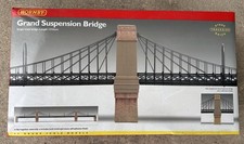 Hornby R8008 Grand Suspension Bridge OO Gauge  - unused in box