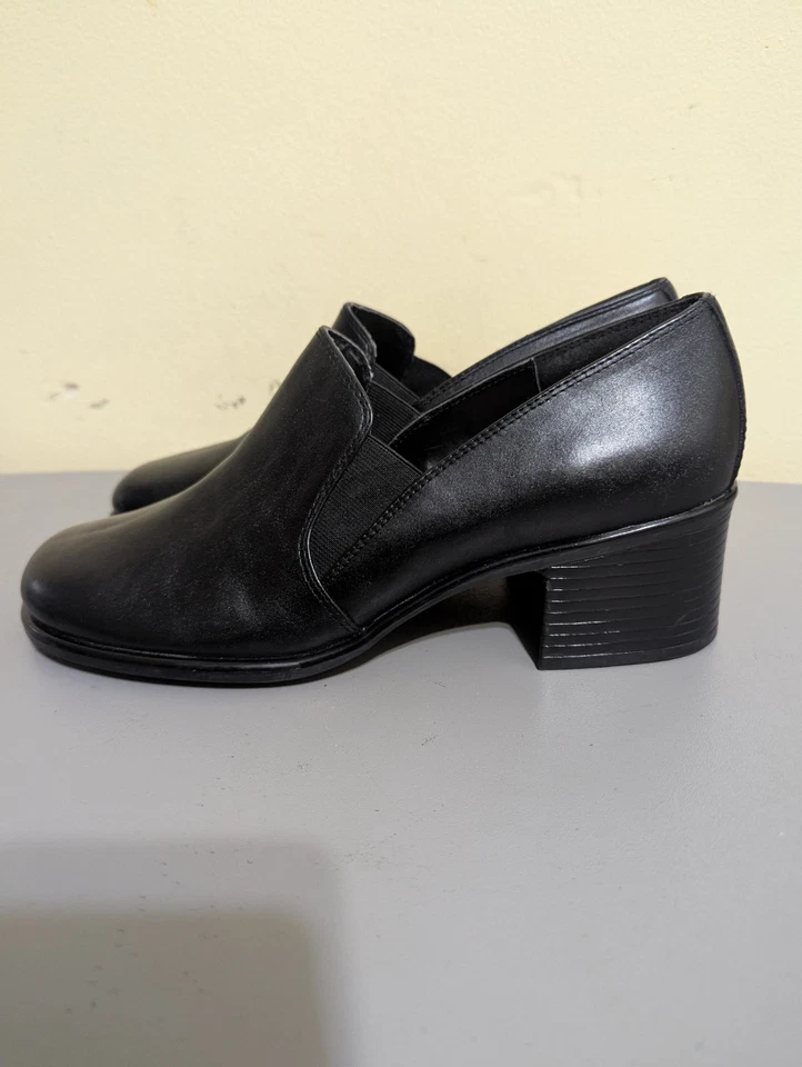 Zapatos para mujer Chadwick talla 9W mocasines de tacón bajo sin cordones, cuero negro. Foto 3 de 4