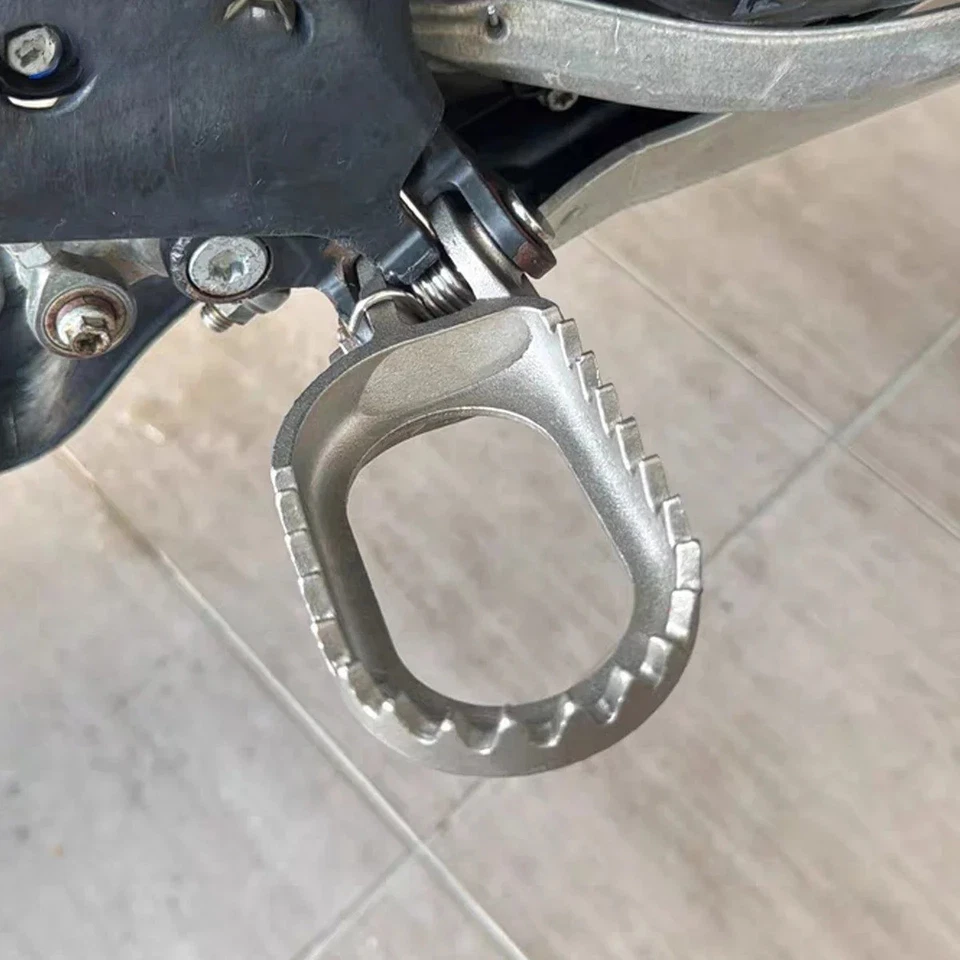 Motorcycle Lowered 3mm Rear Set Foot Pegs For KTM 125-500 EXC EXCF XCW XC XCF Foto 2 de 4