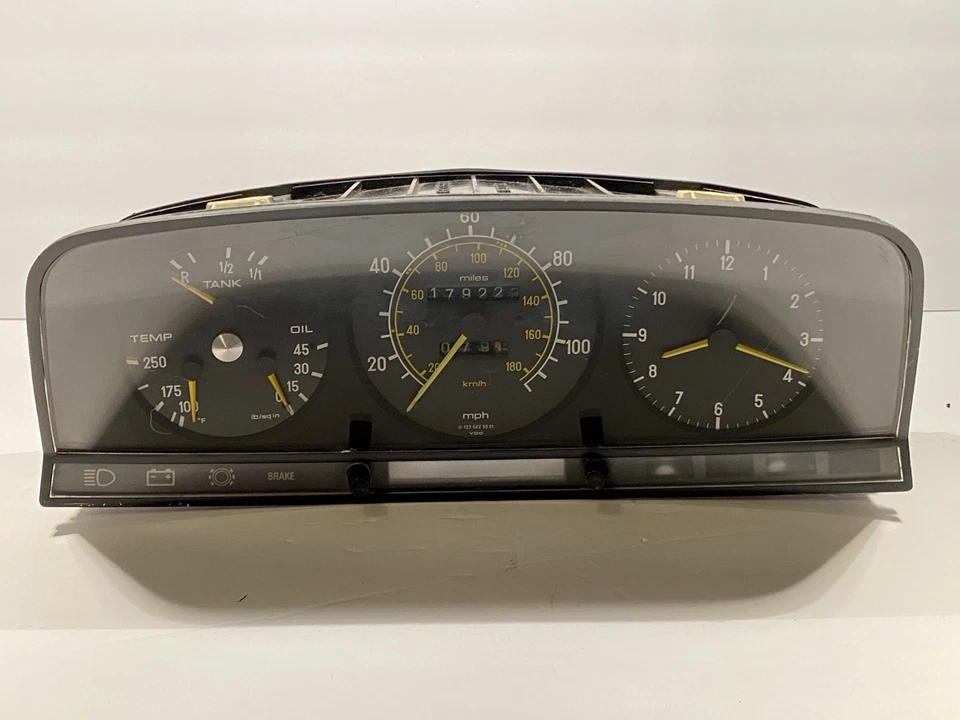 CLUSTER MEDIDOR VELOCÍMETRO MERCEDES VINTAGE W123 240D 300D PIEZAS SIN PROBAR REPARACIÓN* Foto 3 de 4
