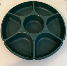 Tupperware snack and dip vegetable tray w lid Serving Center 6-Part Divided  