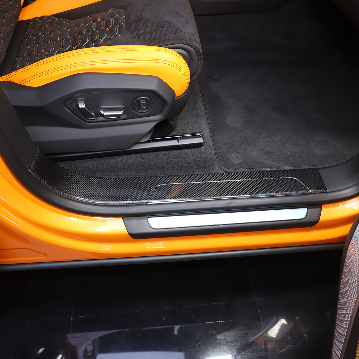4PCS Real Carbon Fiber Door Sill Scuff Plate Trim For Lamborghini URUS 2018-2023