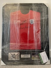 England 1966 Shirt signed By Geoff Hurst and Martin Petters
