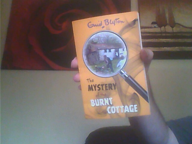 Mystery of the Burnt Cottage-Enid Blyton Paperback English Egmont  2015