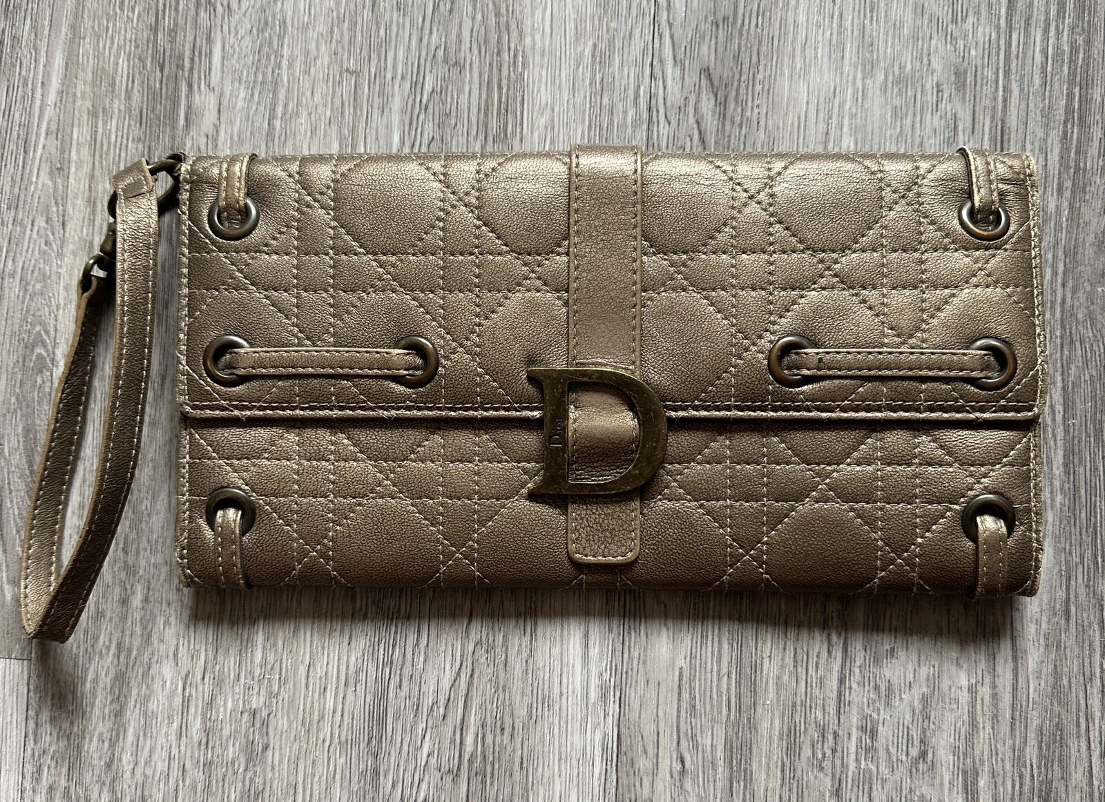 Bracelet en cuir métallique pochette Christian Dior 