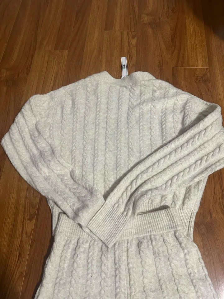 Conjunto de cárdigan y pantalón corto Victoria Secret tejido con cable crema y azul MUY SUAVE NUEVO CON ETIQUETAS talla XS Foto 4 de 4