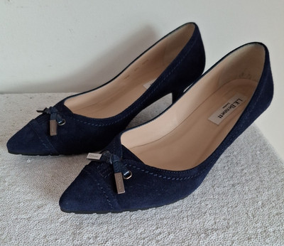 L K Bennett Schuhe Gr. 37,5 / 4,5 Clara Denim Wildleder navy Kitten Heel spitz zulaufend
