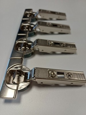 4X Blum CLIP top Scharnier Topfband mit Kunststoffdübel + Dämpfung Eckanschlag