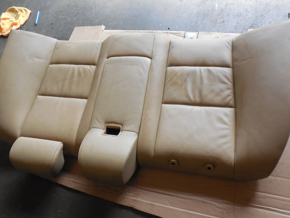 04-10 BMW E60 525xi 530xi Sedan Rear Upper Seat Cushion Bench W/ Armrest - Image 2 of 4