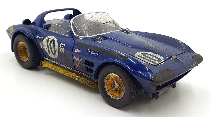 Exoto 1/18 scale RLG19032FLP Corvette Grand Sport coupe 1966 Sebring Penske #10 - Image 2 of 4