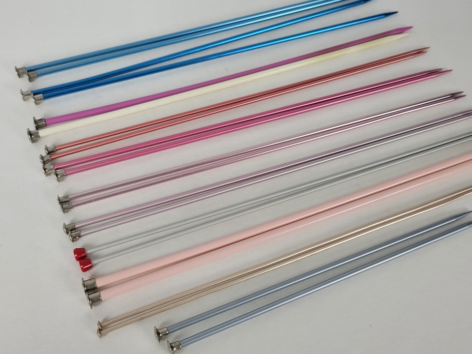 Lot Of Vintage Knitting NeedlesMetal & Plastic size 2,4, 5, 6, 7, 8