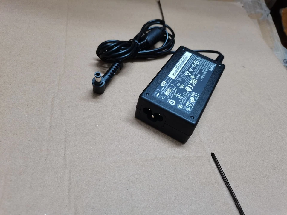 Adaptador de CA original para escritorio Intel NUC NUC6i5SYH A18-065N3A 19V 3,42A 65,0 W Foto 4 de 4